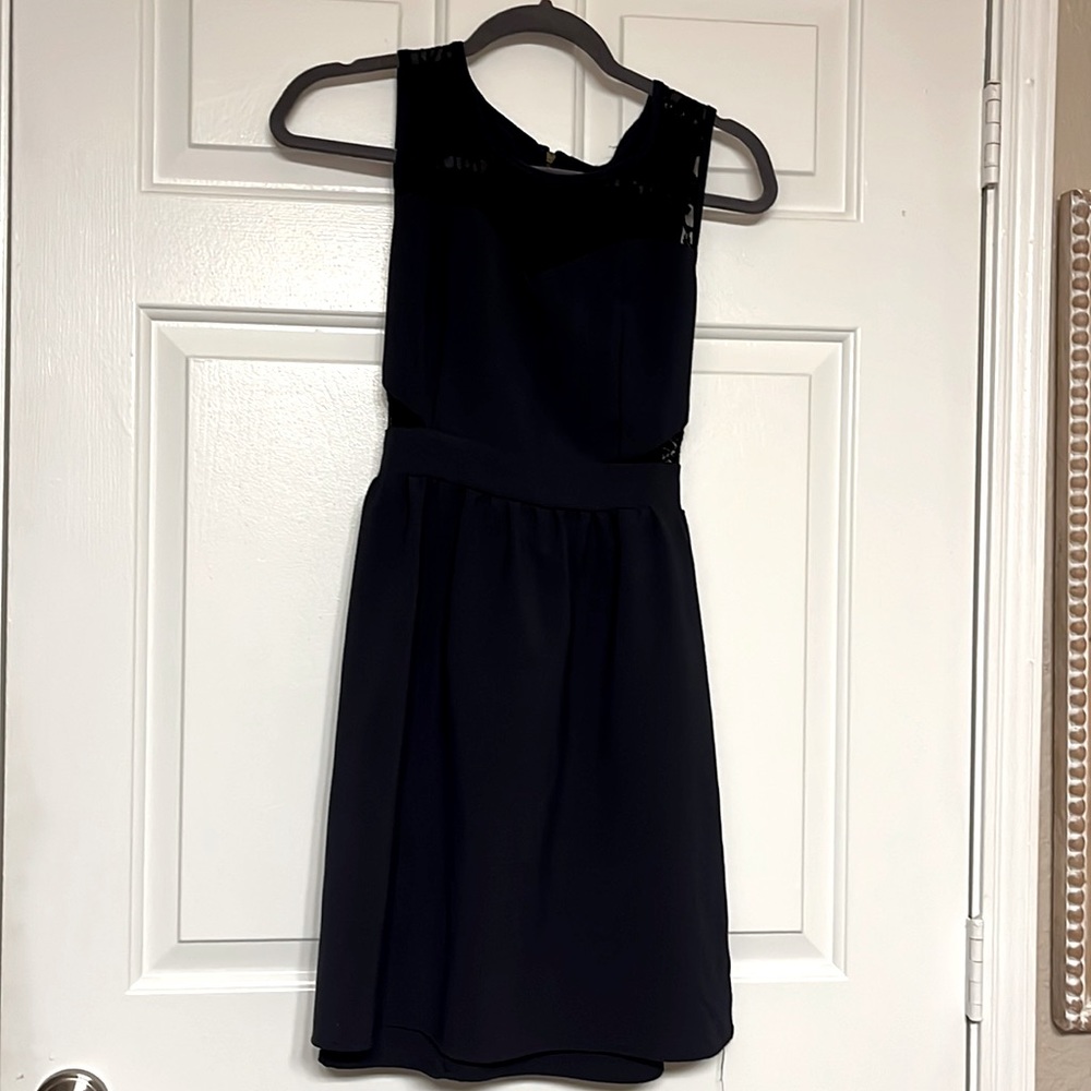 No name dress size M.